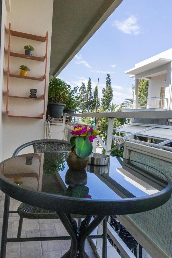 Couples Retreat, Fully Equipped Studio/ Loutraki Beach Apartment Bagian luar foto