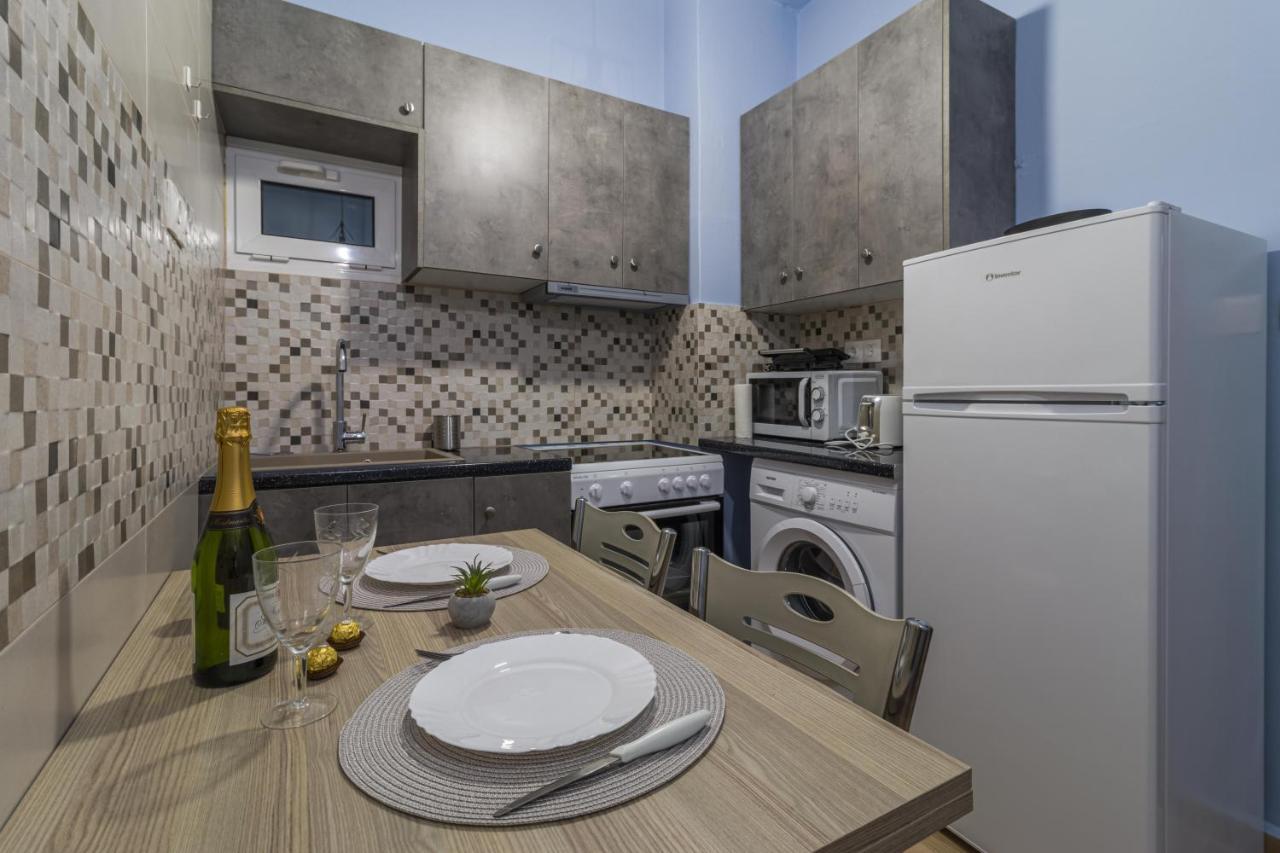 Couples Retreat, Fully Equipped Studio/ Loutraki Beach Apartment Bagian luar foto